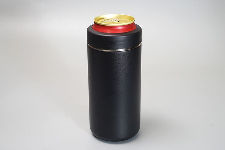 缶飲料をそのまま保冷してくれるので、普段の晩酌にも便利です。