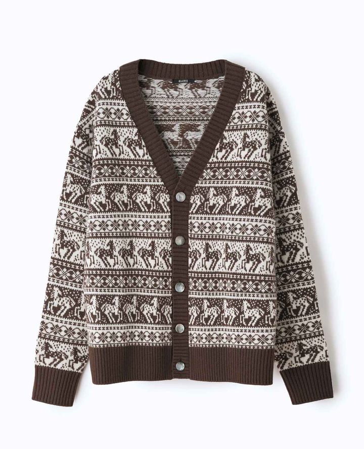 画像: カーディガン￥49,500／aLORS 出典：alorsparis.fr