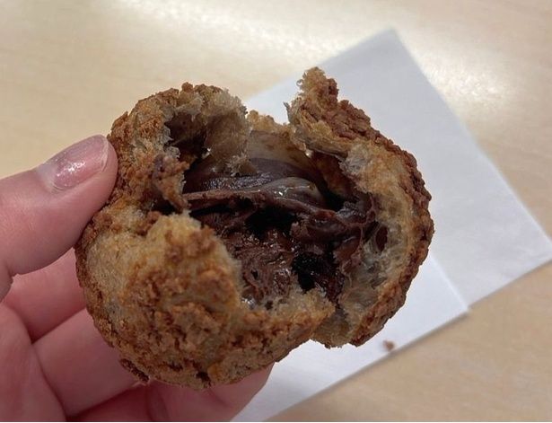 「シューもっち」は生地を割ると、も～っちりとしたおもちが出現！