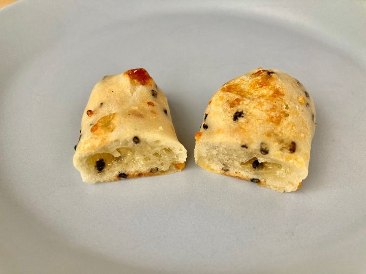 ゴマがいいアクセント！【セブン】おつまみにもぴったりなポン・デ・セサミチーズ