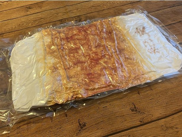 不安になるほど薄〜いちくわ。本当にちくわの姿になるんでしょうか。 （C）レタスクラブ