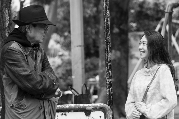 荒井監督は「男が女に負けるコメディなんだ」と咲耶に説明している