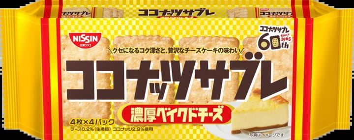 ヨーグルトに日清シスコが製造販売するクッキー菓子「ココナッツサブレ」を入れると、「チーズケーキ」が出来上がるという、一見、摩訶不思議な、都市伝説のようなレシピが、2025年12月現在、SNSを席巻しています。
