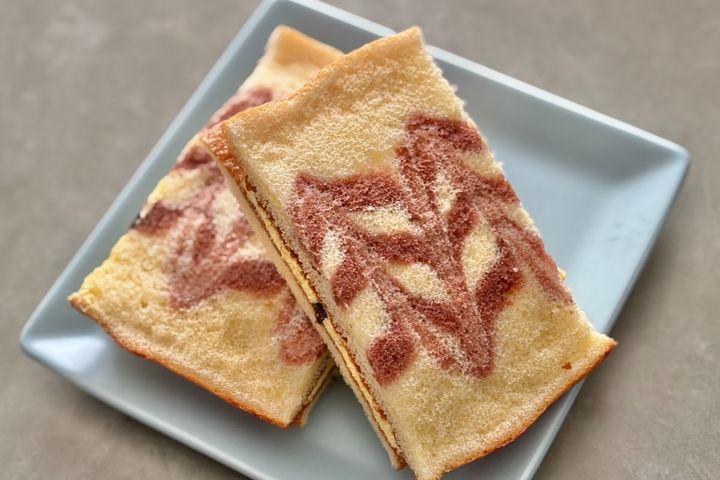 チョコチップがアクセントに！【ローソン】にふんわり生地のケーキが登場