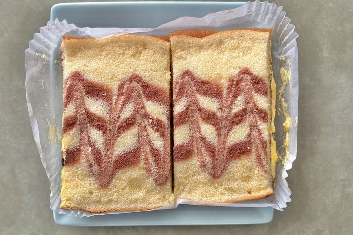 チョコチップがアクセントに！【ローソン】にふんわり生地のケーキが登場