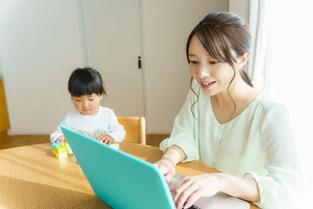 節約や育児の経験が収入に変わる!? 忙しい子育て世代におすすめの「新しい稼ぎ方」 shimi / PIXTA(ピクスタ)