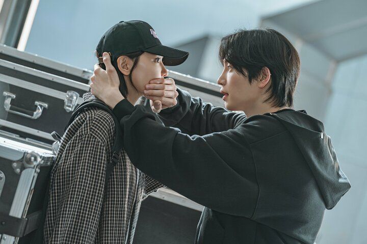 【写真・画像】アイドルオタクの弁護士が、推しへの愛と疑いの狭間で揺れ動く“ミステリーラブロマンス”ドラマ『アイドルアイ』ABEMAにて12月22日より無料配信が決定 5枚目