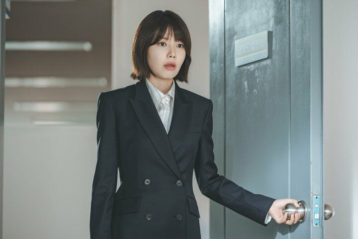 【写真・画像】アイドルオタクの弁護士が、推しへの愛と疑いの狭間で揺れ動く“ミステリーラブロマンス”ドラマ『アイドルアイ』ABEMAにて12月22日より無料配信が決定 3枚目