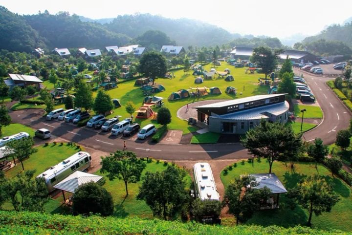 焚き火中も足元は快適。Tevaのぬくぬく靴が優秀すぎる