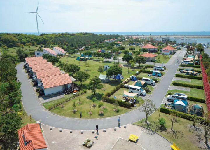 焚き火中も足元は快適。Tevaのぬくぬく靴が優秀すぎる