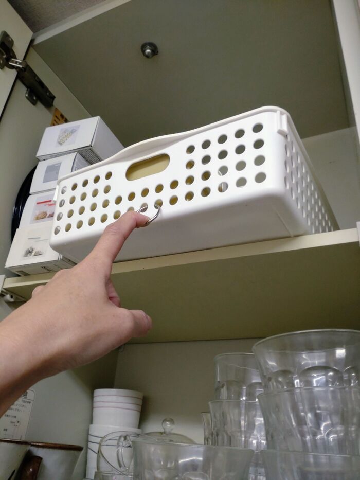 『100均カードリング』が超有能なんです！余っているなら必見。今度は“なんでも取っ手”として活躍♡