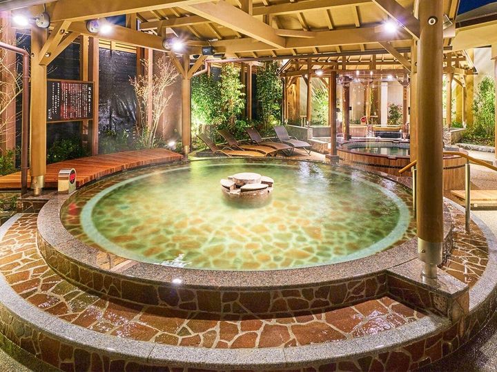 千葉県には、人気の銭湯やサウナも数多く存在します。今回は、中でも特にユーザーから高い評価を数多く獲得した「蘭々の湯」を詳しく紹介します。（サムネイル画像：「蘭々の湯」公式Webサイトより）