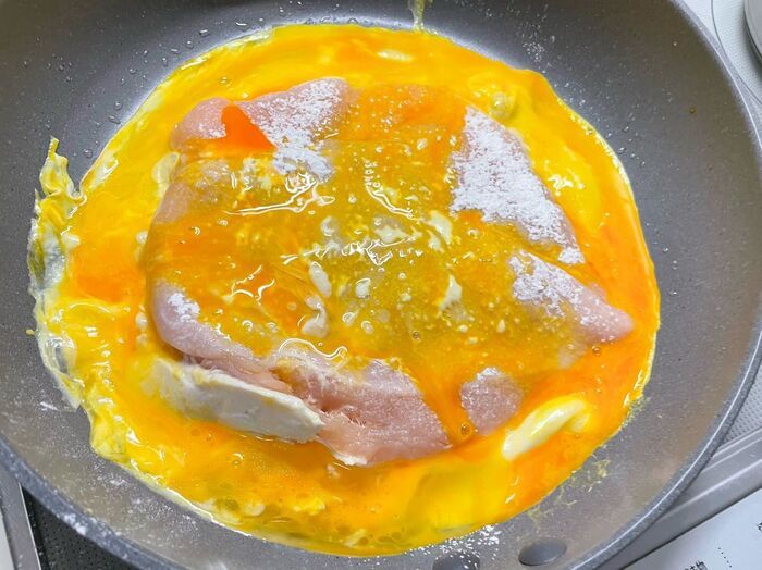 【家事ヤロウ!!!】土井善晴さんの〈鶏むねピカタ〉。1食230円の節約レシピなのに、やわらかくて美味しいんです♡