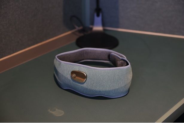 「Relaxonic Cover」超高周波と温熱機能で、わずか5分で深い休息感が得られる最新デバイス