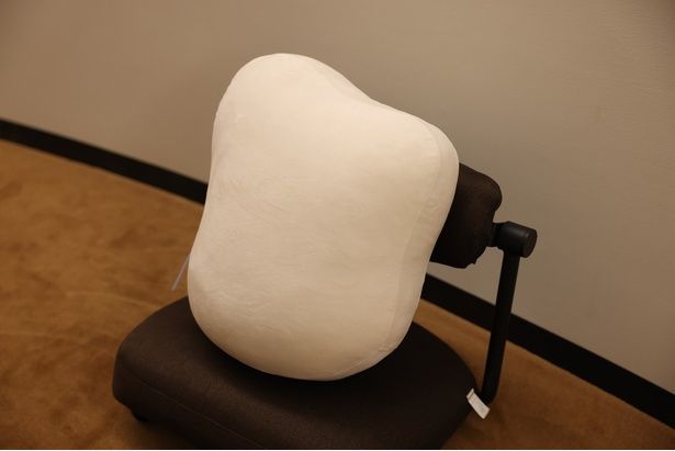 「fufuly」抱きしめると生きているように膨らんだり縮んだり。自然と深呼吸を促すクッション