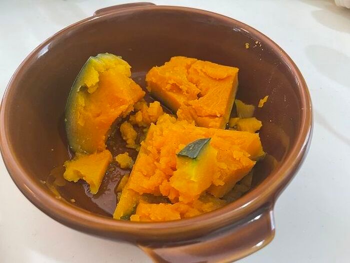 『かぼちゃの皮むき』もう包丁いらない！スプーンで「ツルッ」と剥ける感動ワザがあるんです♡