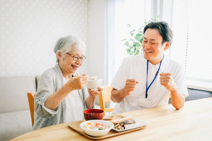 親の【高齢者施設入居】実例「サービス付き高齢者向け住宅に入居した母が栄養不足に」