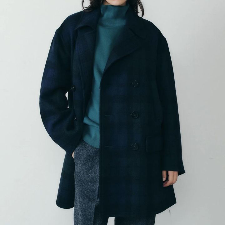 画像: 「OVERSIZED WOOL PEACOAT (Lovat)」￥154,000 出典：シンゾーン