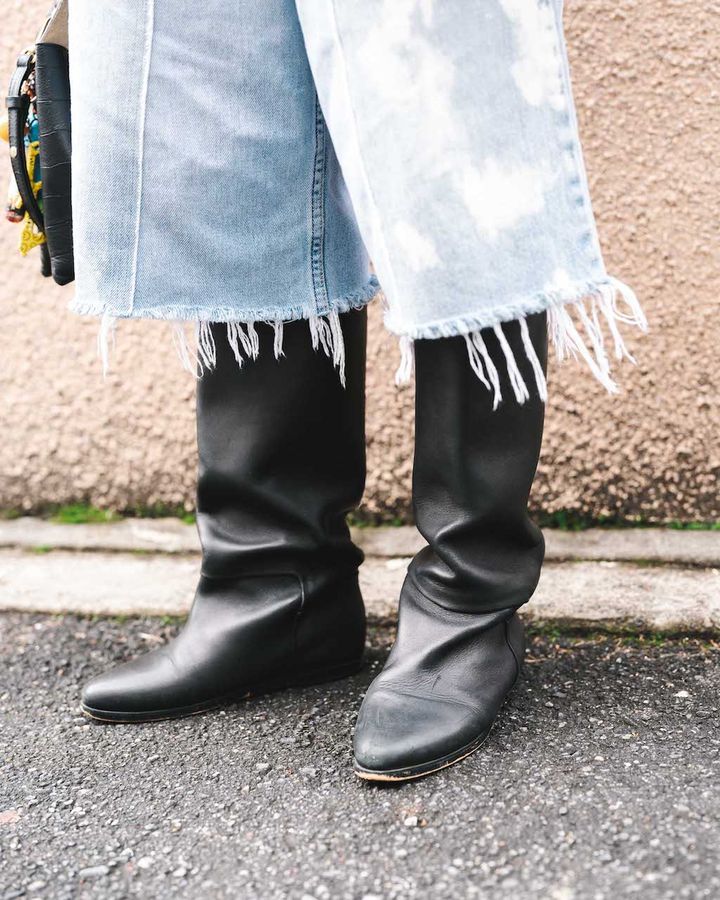 “黒ブーツ”の最旬スタイル5選。冬の装いをクールに引き締めて【TOKYO SNAP】