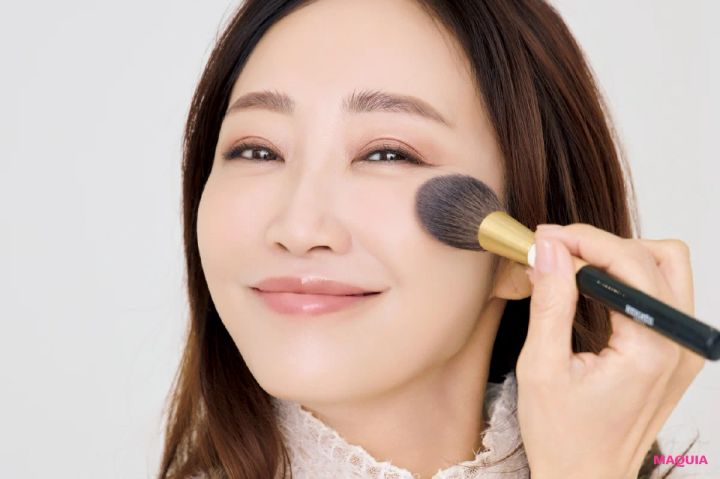 神崎恵さんのNARS ブラッシュ N 927の塗り方 頬