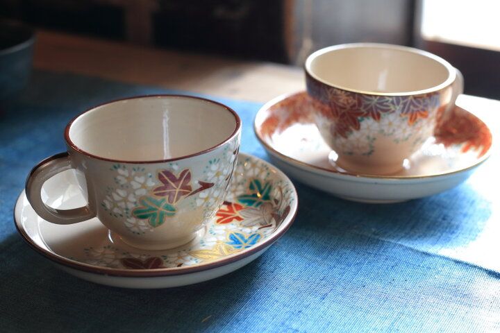 窯元が守る古民家で美しい赤絵の器が彩るランチ＆ティータイム。愛知・犬山「喫茶わん」