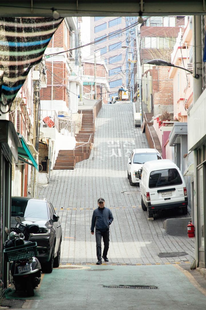 加里峰市場の古い家並み