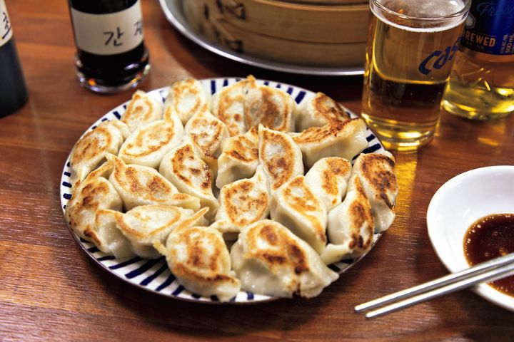 一口サイズの焼き餃子