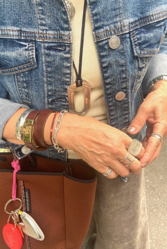 楕円のペンダントは『トゥアレグシルバー』