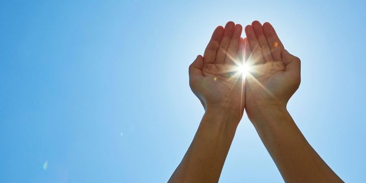 日の光が差し込む窓際で生活するだけで血糖値変動が改善