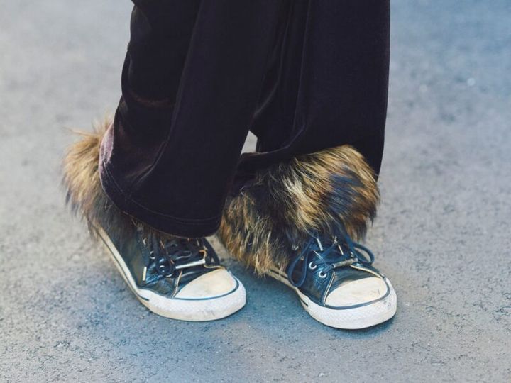 ファー付きスニーカー