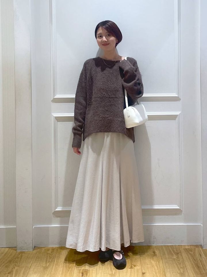 リラックス感のあるフェミニンコーデ