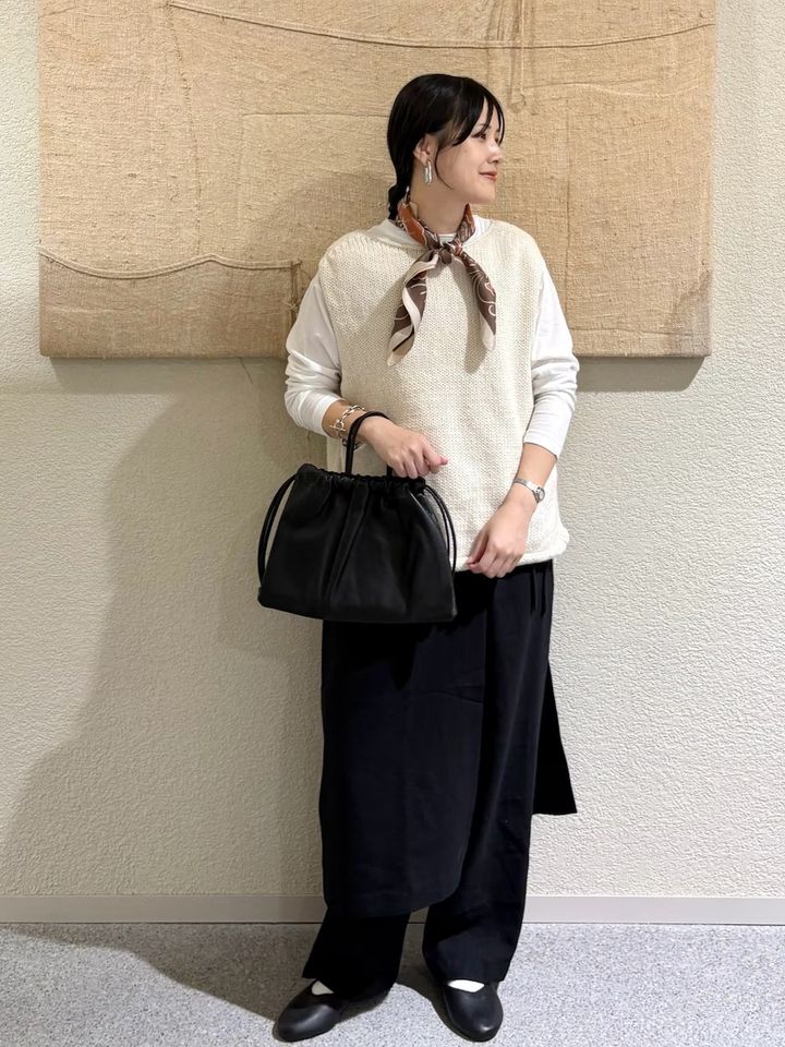 顔まわりのアクセサリーなど小物で差をつけて