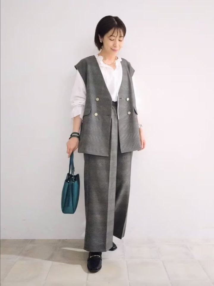 普段も着まわせるベストできちんと感を