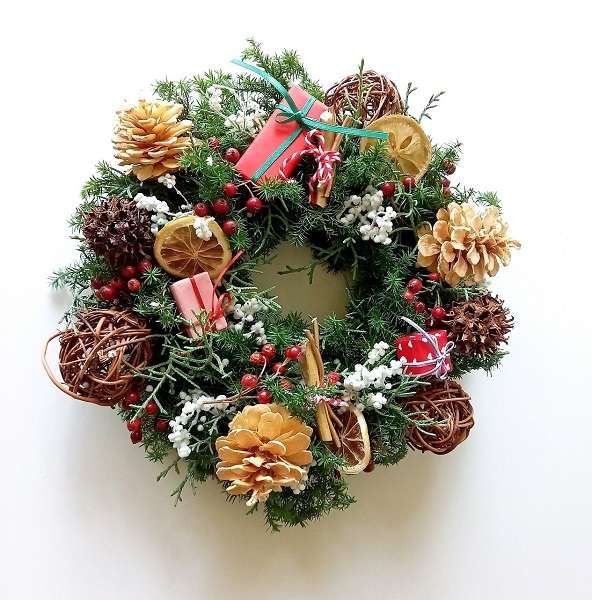 賑やかなリングのセンターピース