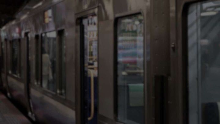 電車の中で倒れてしまい...（画像はphotoAC）