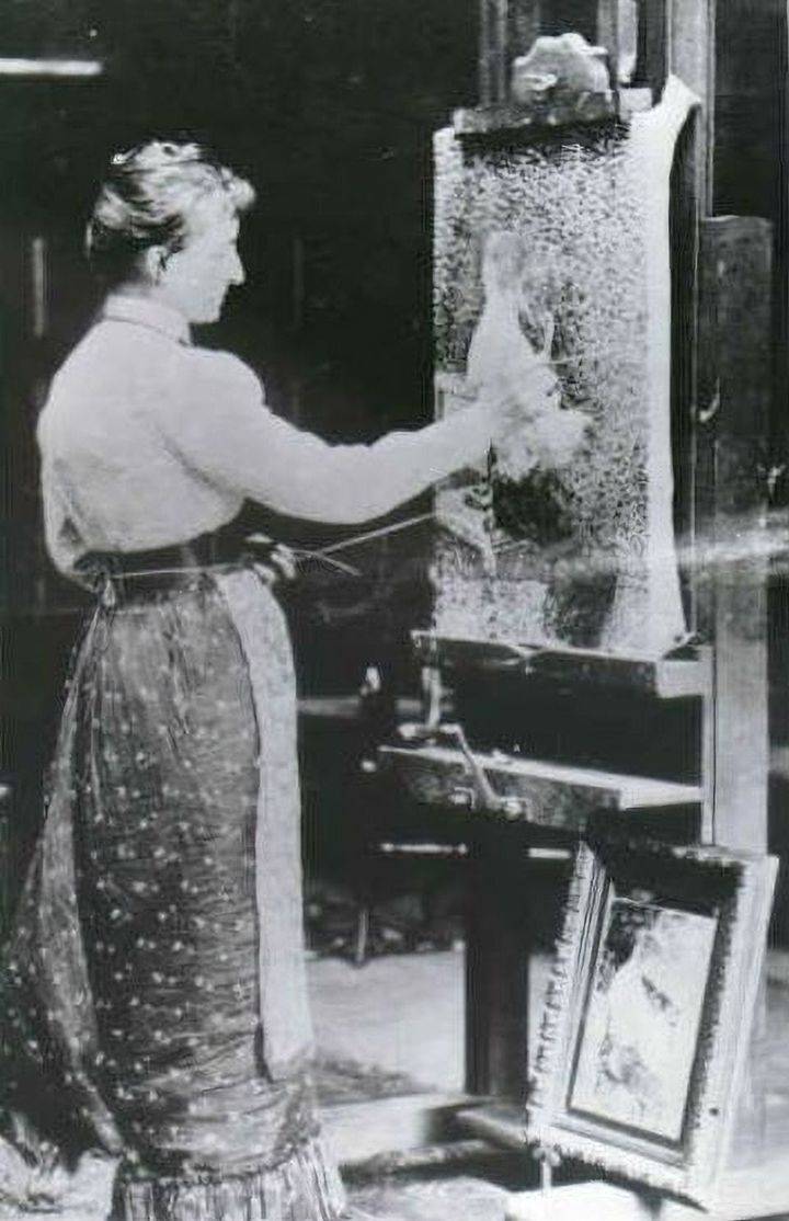 絵を描くアンナ・ボック、1890年