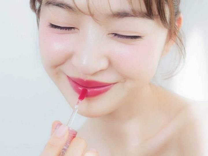 クリスマスメイク⑤今旬ぽってり血色感リップがポイント♡最新すっぴん風ルック