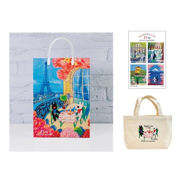 購入特典のノベルティ。5000円以上で原画デザインの紙袋、7000円以上でミニトートバッグ