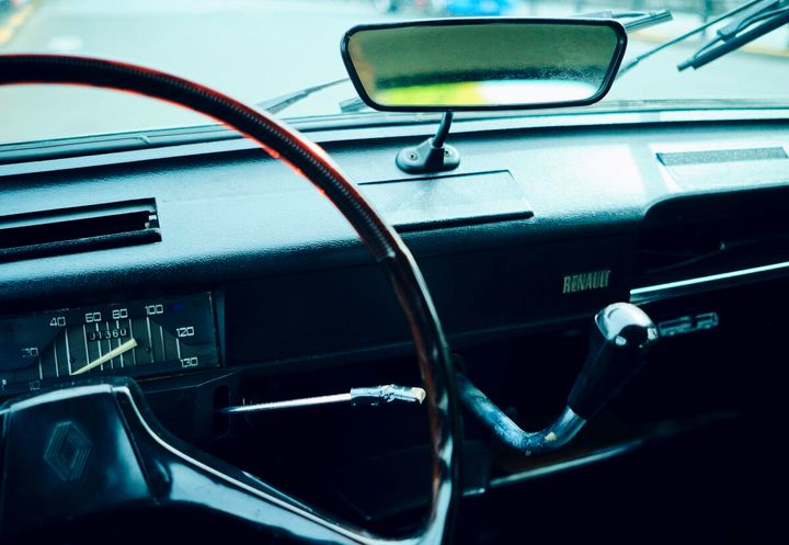 ジャルジャル後藤淳平の「欧州旧車」愛がすごすぎた！服部昌孝も驚く“洗練されたセンス”の正体と、3台維持を貫く独自の美学