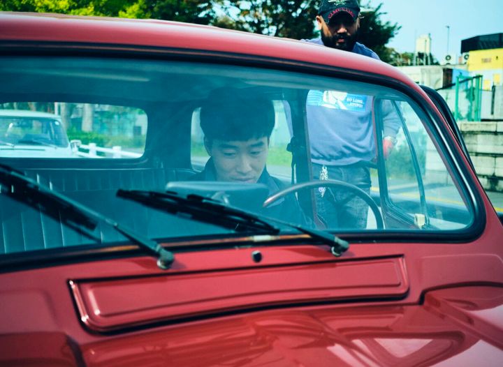 ジャルジャル後藤淳平の「欧州旧車」愛がすごすぎた！服部昌孝も驚く“洗練されたセンス”の正体と、3台維持を貫く独自の美学