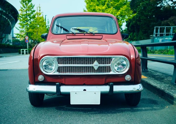 ジャルジャル後藤淳平の「欧州旧車」愛がすごすぎた！服部昌孝も驚く“洗練されたセンス”の正体と、3台維持を貫く独自の美学