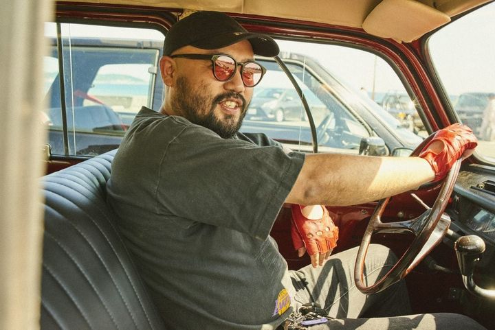 ジャルジャル後藤淳平の「欧州旧車」愛がすごすぎた！服部昌孝も驚く“洗練されたセンス”の正体と、3台維持を貫く独自の美学