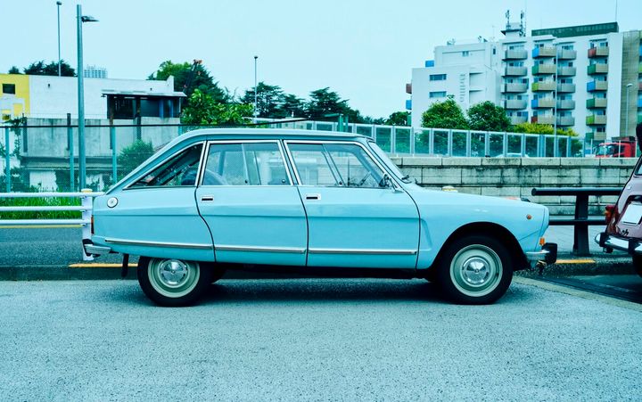 ジャルジャル後藤淳平の「欧州旧車」愛がすごすぎた！服部昌孝も驚く“洗練されたセンス”の正体と、3台維持を貫く独自の美学