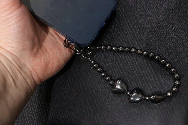 ダイソー メタリックハートビーズキーホルダー（黒、ピンクゴールド）