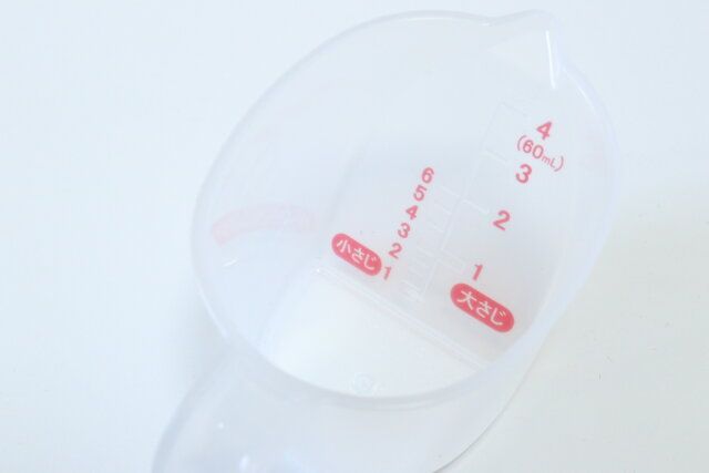 上から量れる耐熱計量カップ（60mL） 上から計量できる