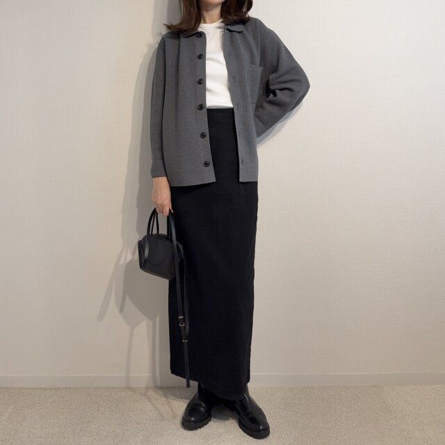 ユニクロミラノリブシャツカーディガンとナロースカートコーデ