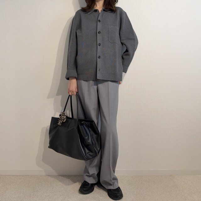 ユニクロミラノリブシャツカーディガンのワントーンコーデ