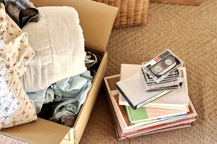 大掃除で出てきた不用品のイメージ