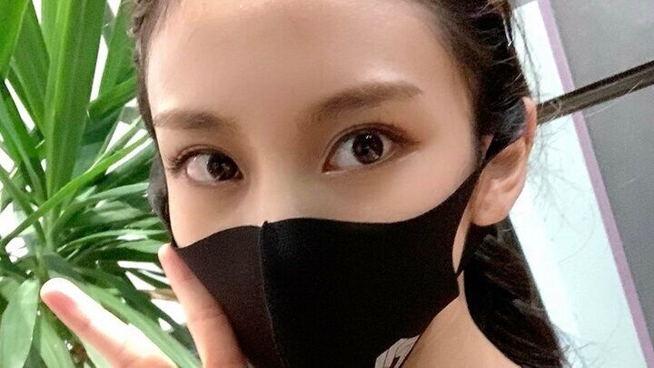 【写真・画像】元AKB48研究生の腹筋美女、マスク姿が「柴咲コウ？」「武井咲？」 1枚目