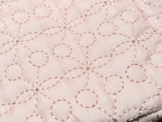 Liquem チェリーポーチ キルティング柄アップ